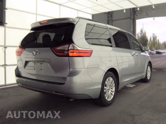 2015 Toyota Sienna XLE 8-Passenger 119.3" WB - miniatura 4
