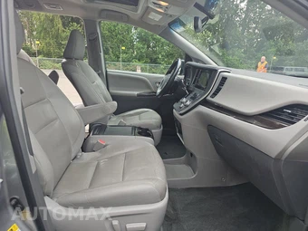 2015 Toyota Sienna XLE 8-Passenger 119.3" WB - miniatura 8