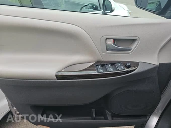 2015 Toyota Sienna XLE 8-Passenger 119.3" WB - miniatura 9