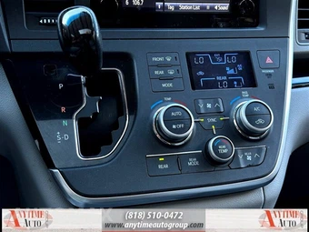 2015 Toyota Sienna XLE 8-Passenger 119.3" WB - miniatura 20
