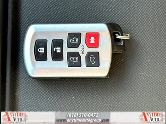 2015 Toyota Sienna XLE 8-Passenger 119.3" WB - miniatura 24