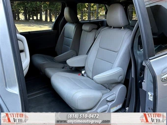 2015 Toyota Sienna XLE 8-Passenger 119.3" WB - miniatura 25