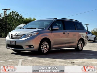 2015 Toyota Sienna XLE 8-Passenger 119.3" WB - miniatura 3