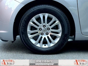 2015 Toyota Sienna XLE 8-Passenger 119.3" WB - miniatura 30