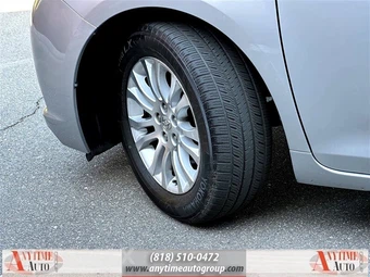 2015 Toyota Sienna XLE 8-Passenger 119.3" WB - miniatura 31
