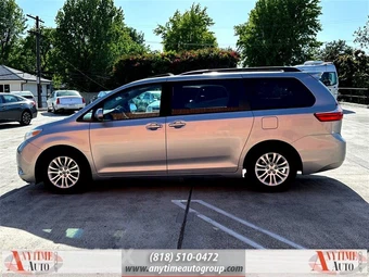 2015 Toyota Sienna XLE 8-Passenger 119.3" WB - miniatura 4