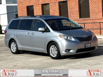 2015 Toyota Sienna XLE 8-Passenger 119.3" WB - miniatura 9