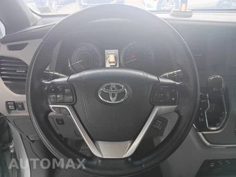 2015 Toyota Sienna XLE 8-Passenger 119.3" WB - miniatura 12