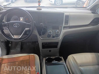 2015 Toyota Sienna XLE 8-Passenger 119.3" WB - miniatura 13
