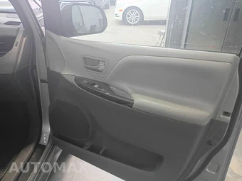 2015 Toyota Sienna XLE 8-Passenger 119.3" WB - miniatura 16