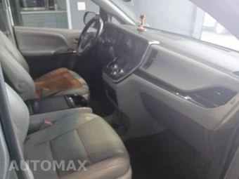 2015 Toyota Sienna XLE 8-Passenger 119.3" WB - miniatura 17
