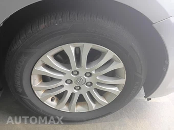 2015 Toyota Sienna XLE 8-Passenger 119.3" WB - miniatura 37