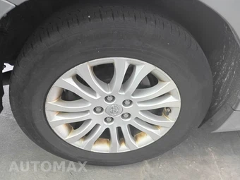 2015 Toyota Sienna XLE 8-Passenger 119.3" WB - miniatura 38
