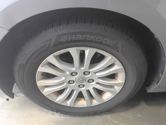 2015 Toyota Sienna XLE 8-Passenger 119.3" WB - miniatura 39