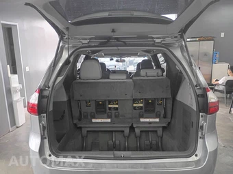 2015 Toyota Sienna XLE 8-Passenger 119.3" WB - miniatura 7