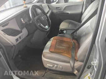 2015 Toyota Sienna XLE 8-Passenger 119.3" WB - miniatura 9
