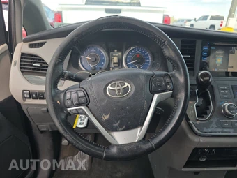 2015 Toyota Sienna XLE 8-Passenger 119.3" WB - miniatura 10