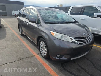 2015 Toyota Sienna XLE 8-Passenger 119.3" WB - miniatura 3
