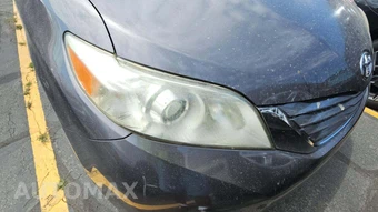 2015 Toyota Sienna XLE 8-Passenger 119.3" WB - miniatura 30