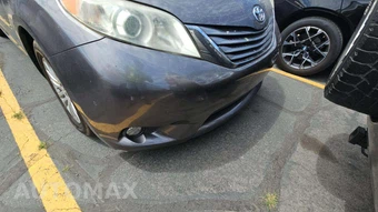 2015 Toyota Sienna XLE 8-Passenger 119.3" WB - miniatura 34