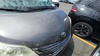 2015 Toyota Sienna XLE 8-Passenger 119.3" WB - miniatura 40