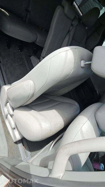 2015 Toyota Sienna XLE 8-Passenger 119.3" WB - miniatura 47