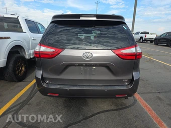 2015 Toyota Sienna XLE 8-Passenger 119.3" WB - miniatura 5