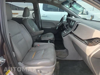 2015 Toyota Sienna XLE 8-Passenger 119.3" WB - miniatura 8
