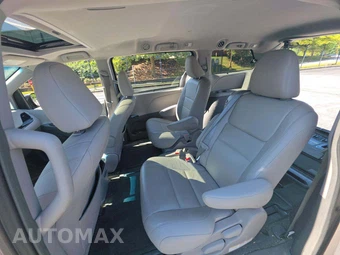 2015 Toyota Sienna XLE 8-Passenger 119.3" WB - miniatura 10