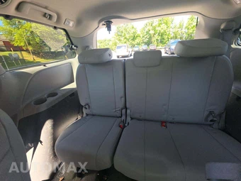 2015 Toyota Sienna XLE 8-Passenger 119.3" WB - miniatura 11