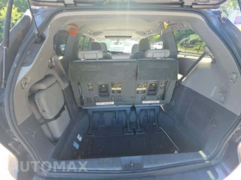2015 Toyota Sienna XLE 8-Passenger 119.3" WB - miniatura 12