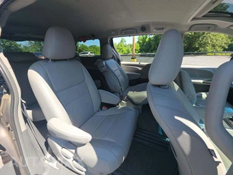 2015 Toyota Sienna XLE 8-Passenger 119.3" WB - miniatura 14