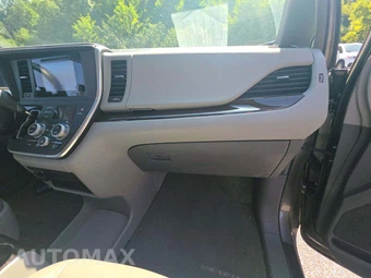 2015 Toyota Sienna XLE 8-Passenger 119.3" WB - miniatura 17