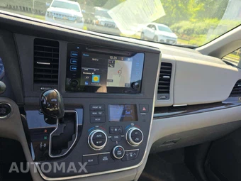 2015 Toyota Sienna XLE 8-Passenger 119.3" WB - miniatura 7
