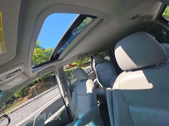 2015 Toyota Sienna XLE 8-Passenger 119.3" WB - miniatura 8