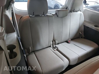 2015 Toyota Sienna XLE 8-Passenger 119.3" WB - miniatura 14