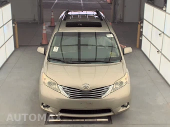 2015 Toyota Sienna XLE 8-Passenger 119.3" WB - miniatura 2