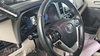 2015 Toyota Sienna XLE 8-Passenger 119.3" WB - miniatura 27