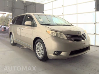 2015 Toyota Sienna XLE 8-Passenger 119.3" WB - miniatura 3
