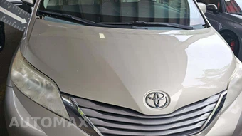 2015 Toyota Sienna XLE 8-Passenger 119.3" WB - miniatura 39