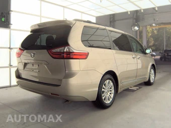 2015 Toyota Sienna XLE 8-Passenger 119.3" WB - miniatura 4