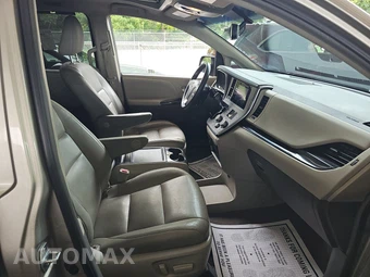 2015 Toyota Sienna XLE 8-Passenger 119.3" WB - miniatura 8