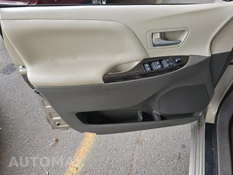 2015 Toyota Sienna XLE 8-Passenger 119.3" WB - miniatura 9