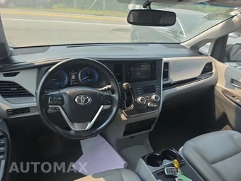 2015 Toyota Sienna XLE 8-Passenger 119.3" WB - miniatura 14