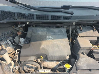 2015 Toyota Sienna XLE 8-Passenger 119.3" WB - miniatura 18
