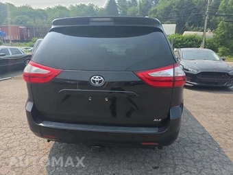 2015 Toyota Sienna XLE 8-Passenger 119.3" WB - miniatura 5