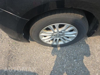 2015 Toyota Sienna XLE 8-Passenger 119.3" WB - miniatura 8