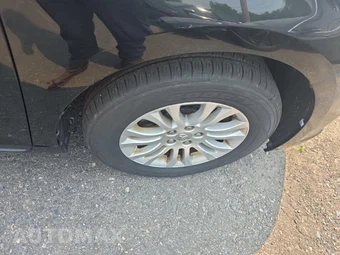 2015 Toyota Sienna XLE 8-Passenger 119.3" WB - miniatura 9