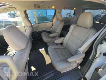 2015 Toyota Sienna XLE 8-Passenger 119.3" WB - miniatura 10