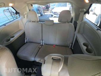 2015 Toyota Sienna XLE 8-Passenger 119.3" WB - miniatura 11
